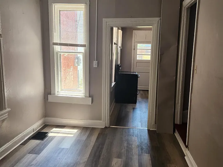 625 George St — Photo 2