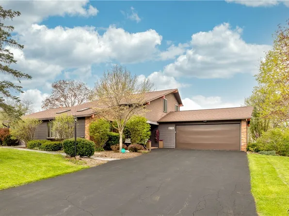 8376 Zenith Dr, Baldwinsville, NY 13027