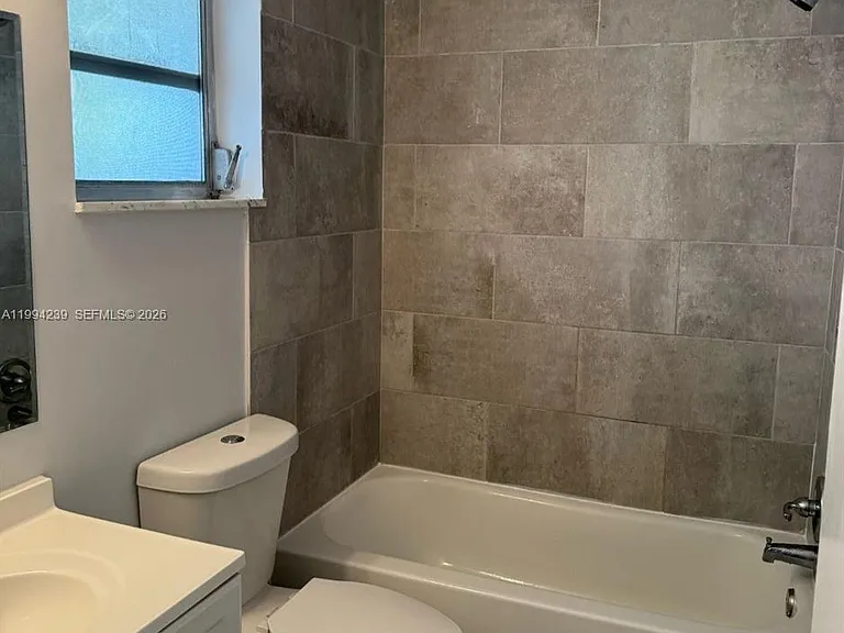 1824 Monroe St #14 — Photo 8