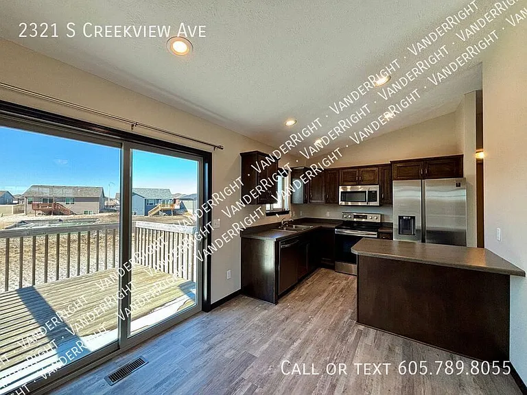 2321 S Creekview Ave — Photo 3