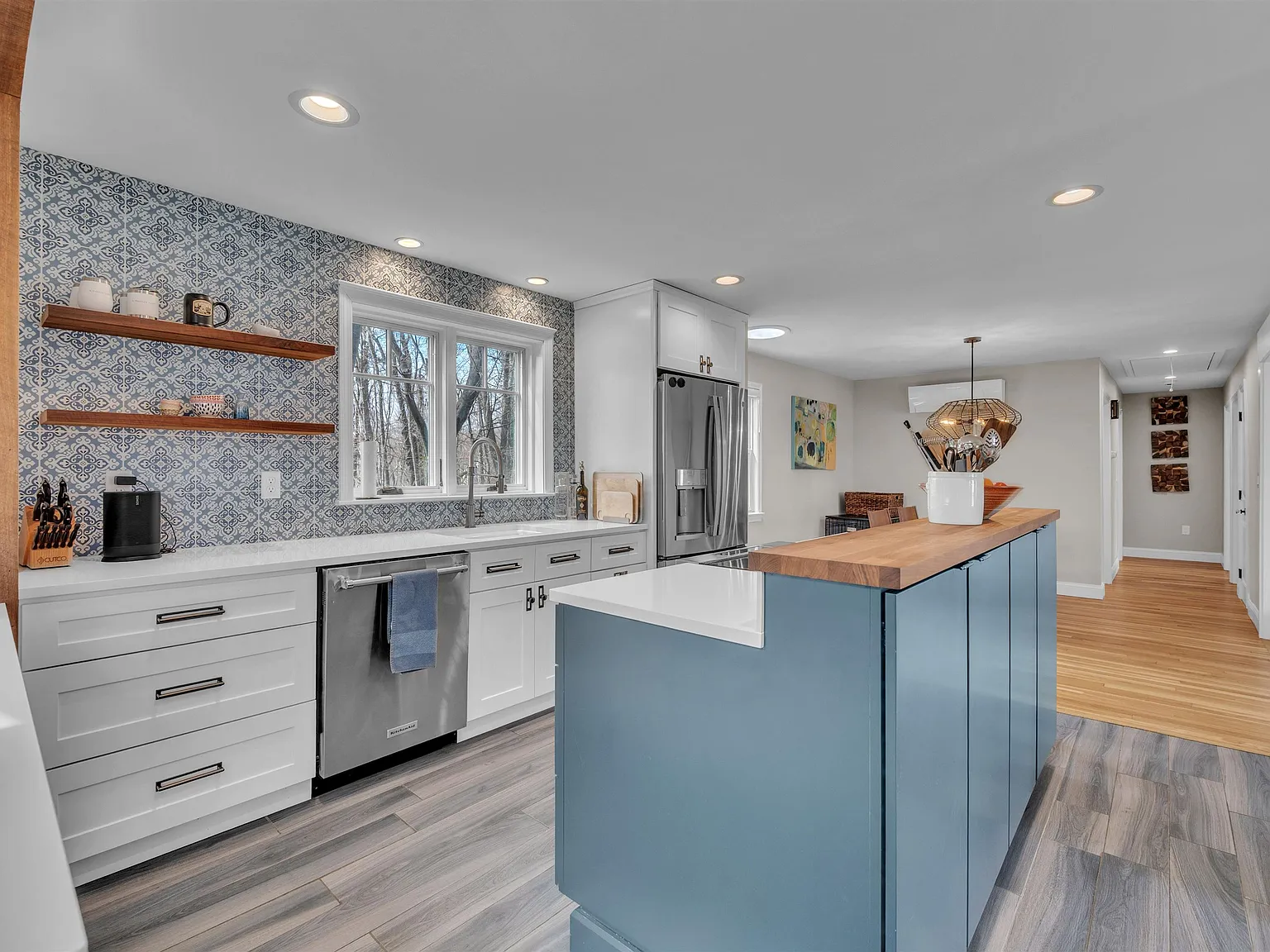 2 bed, 3.0 bath, 2738 sqft, $4,300 — Photo 2