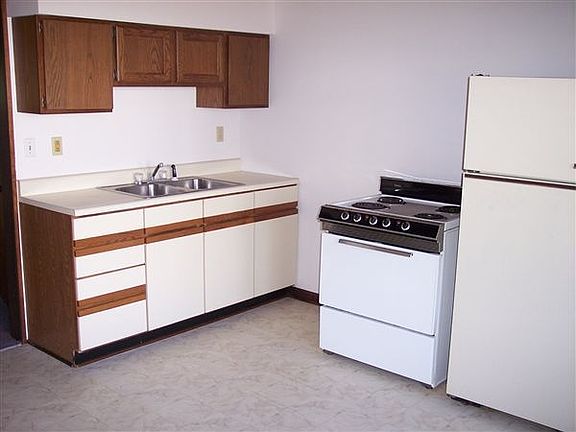 9007 US 127 Kitchen