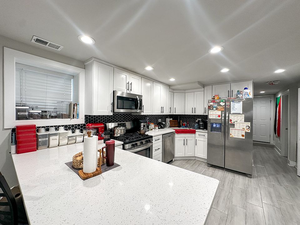 1st image of 2522-24 W Superior St #2522