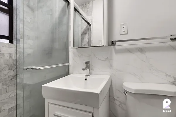 Rented by REZI | media 11