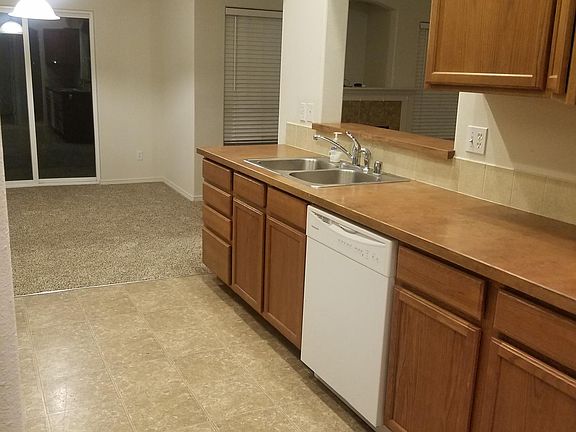 4th image of 208 S Campbell St
