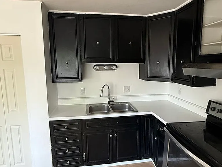 920 Bellows Ave — Photo 5