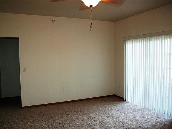 3rd image of 130 E Jefferson St #4