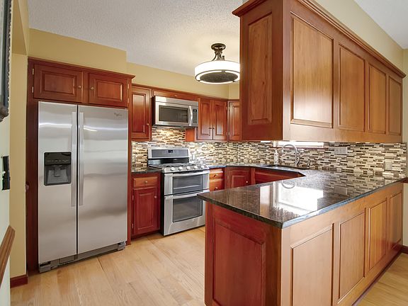 5th image of 83 Amberly Dr