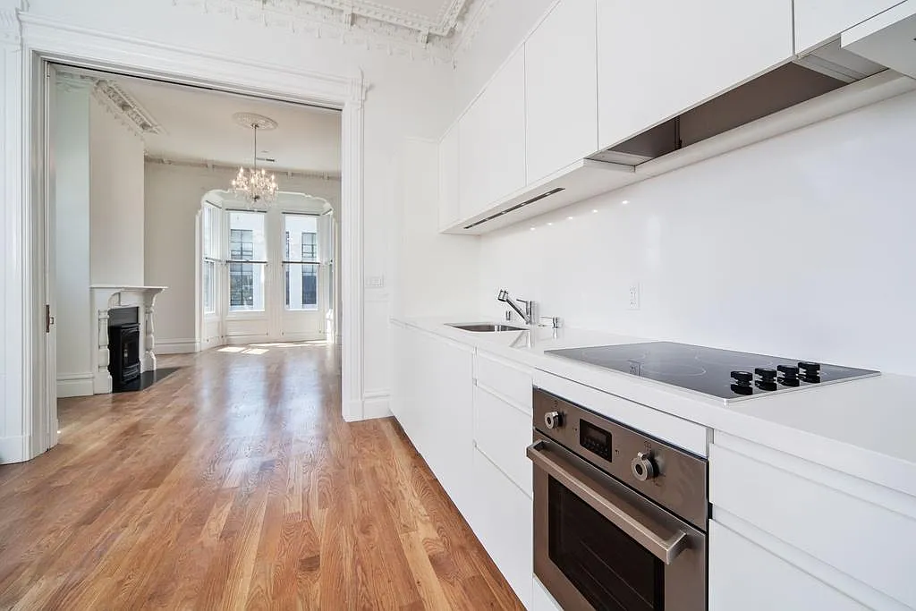 2 bed, 950 sqft, $7,250 — Photo 4