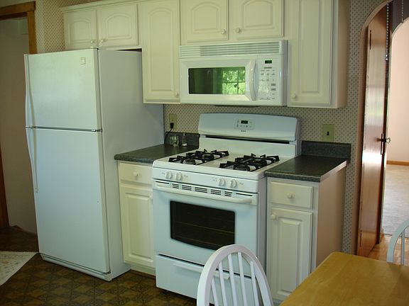 Kitchen stove (gas) Fridge