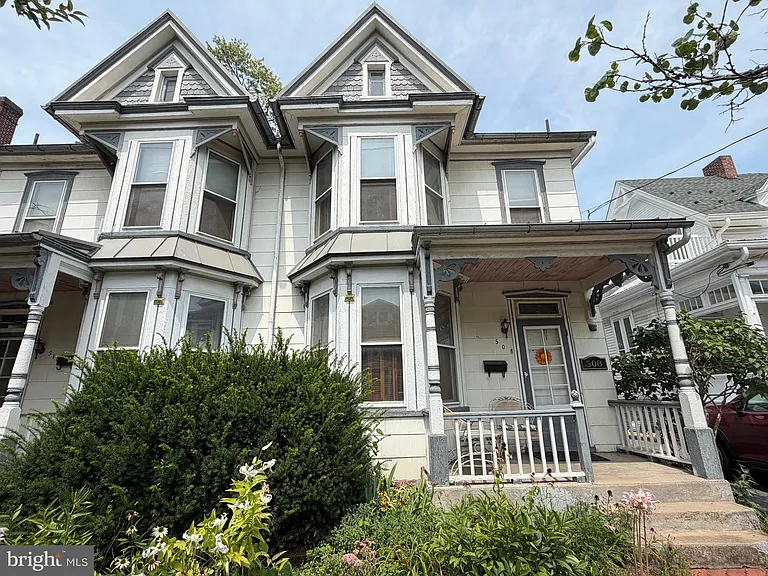 508 W Burke St — Photo 2