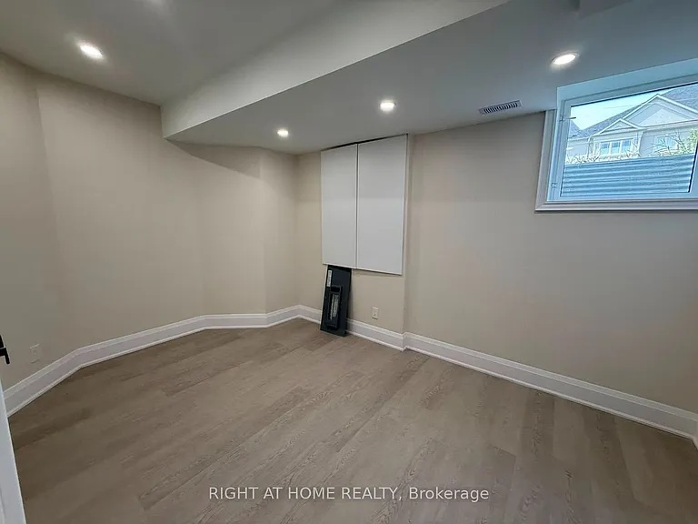 2 Chesney Cres #A — Photo 8
