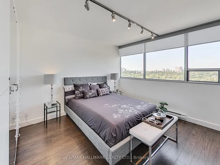 914 Yonge St #1509 — Photo 15