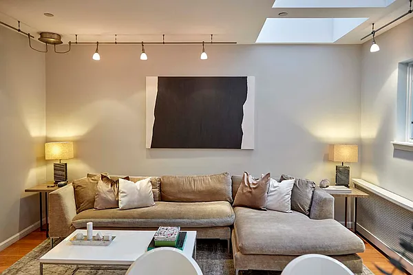 Rented by R New York | media 7