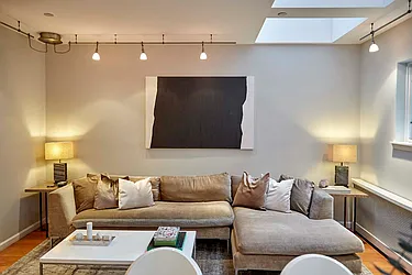 Rented by R New York