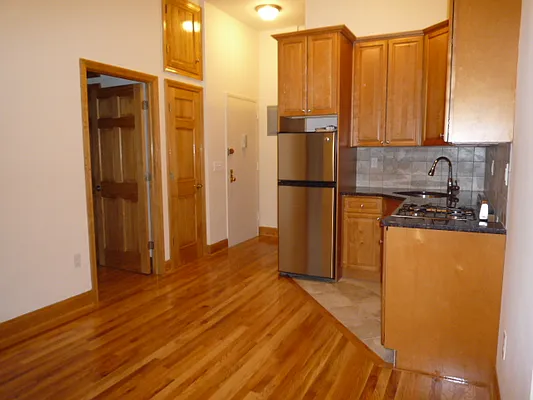 Rented by New Yorker Realty | media 22