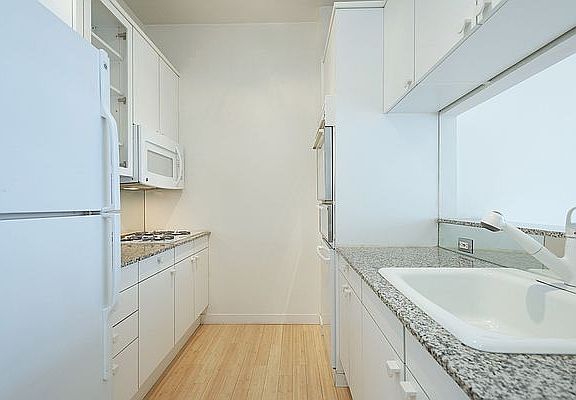 5th image of 200 E 32nd St APT 26C