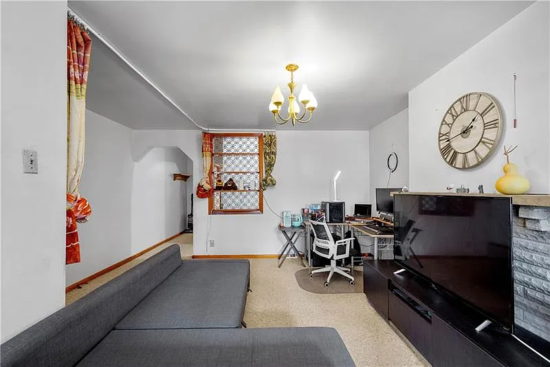 4 bed, 2.5 bath, 1701 sqft, $3,200 — Photo 4