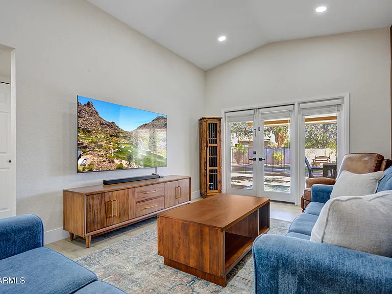 6863 E Kelton Ln — Photo 15