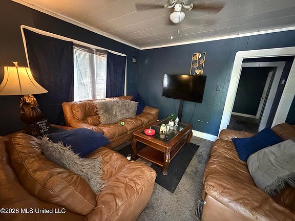 2nd image of 3807 Floralwalk Dr