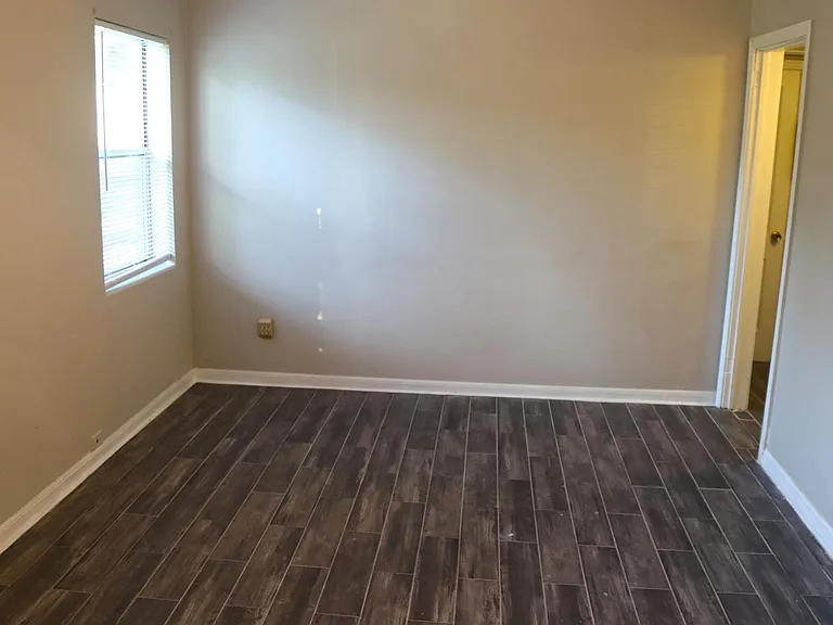5084 Andrews St — Photo 8