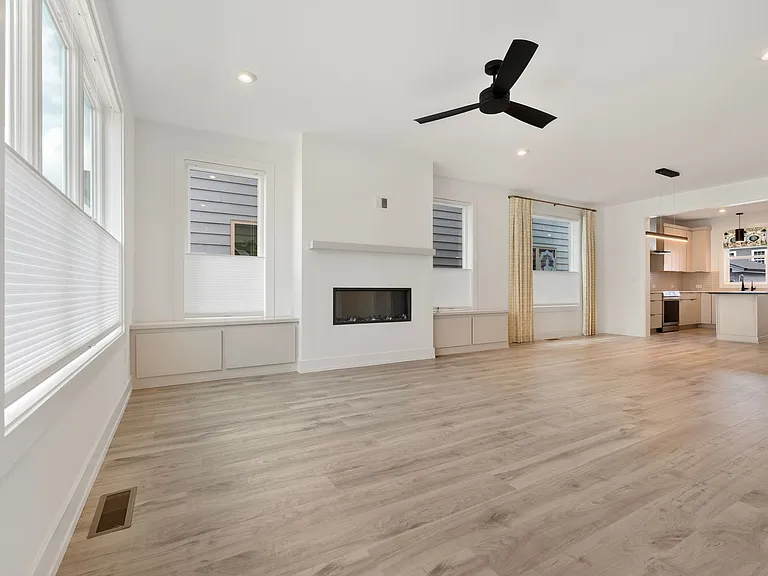46 Rosedale Way — Photo 3