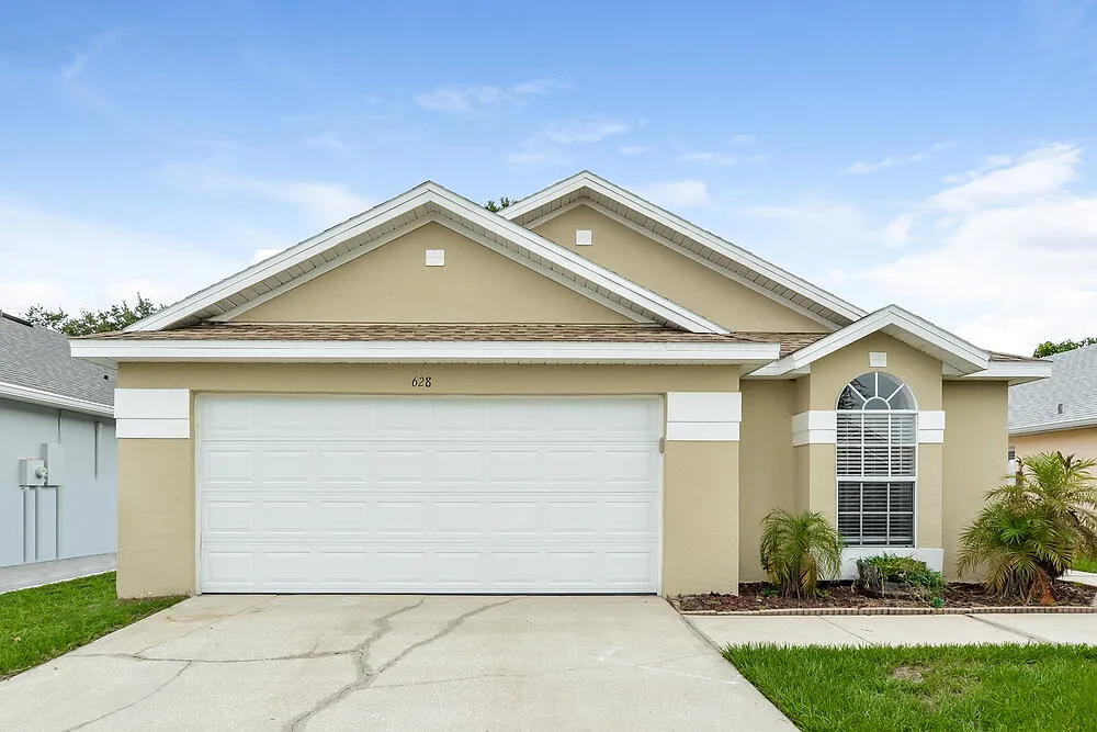 3 bed, 2.0 bath, 1561 sqft, $2,615 — Photo 1