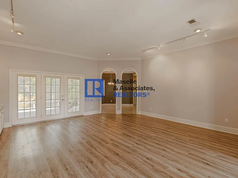 1046 Newland St — Photo 11