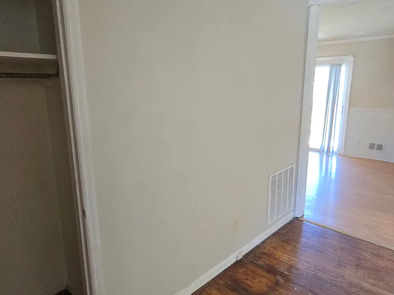 2233 Windsor Dr — Photo 12