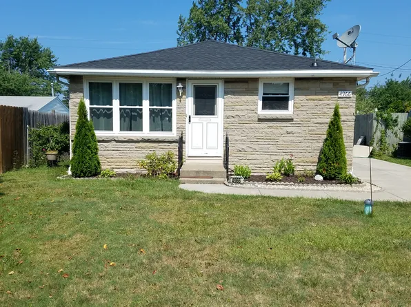 4966 Chapman Pkwy, Hamburg, NY 14075