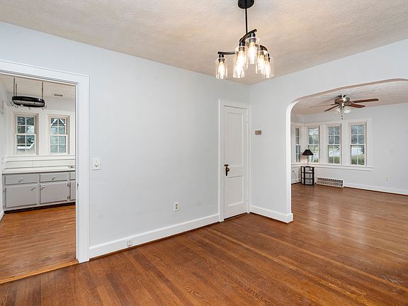 5th image of 907 N Coalter St