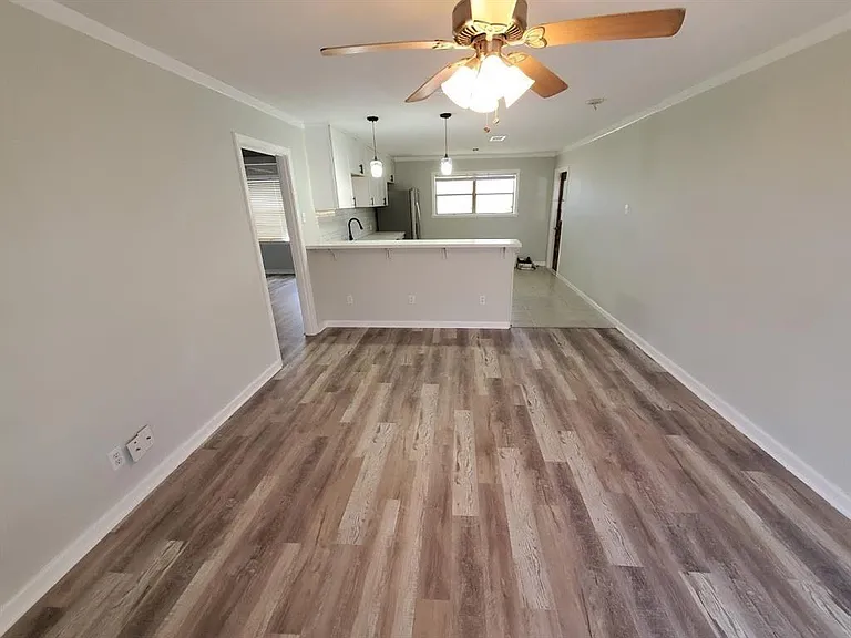 4511 Avenue R 1/2 — Photo 15
