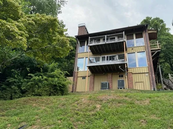 4 Doe Highlands Dr, Hillsville, VA 24343