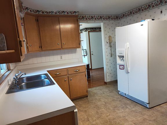 3rd image of 185 Millbrook Dr Floor 1