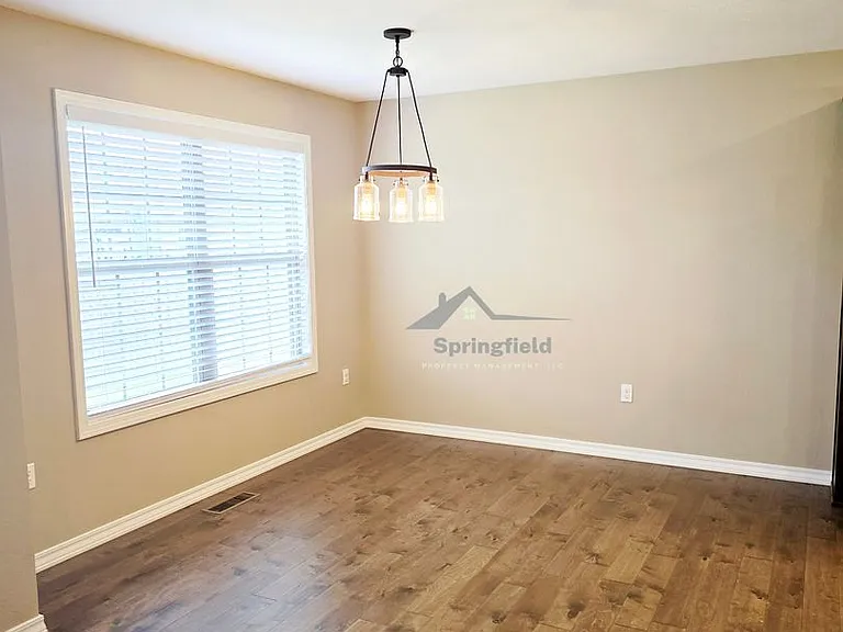 2415 E Mission St — Photo 10