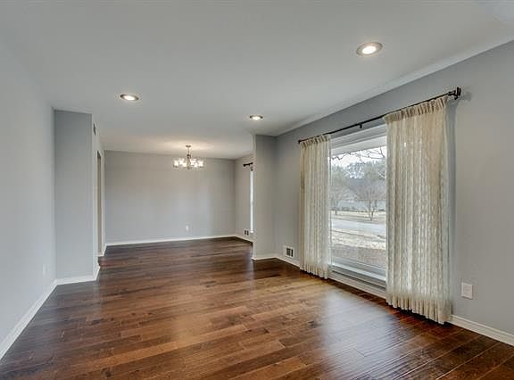 5th image of 405 Brook Glen Dr
