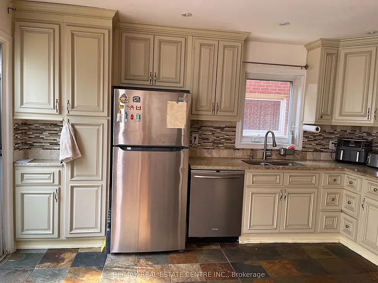 3223 Shadetree Dr — Photo 6
