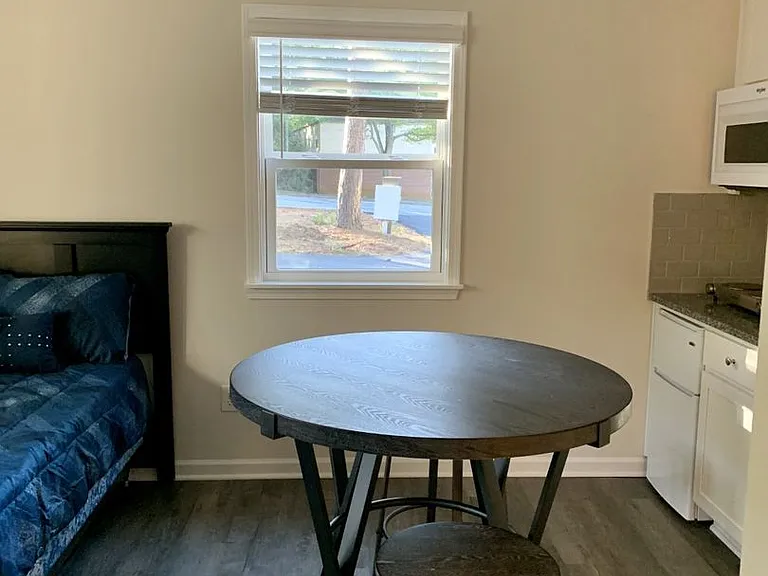 808 College Ave — Photo 5