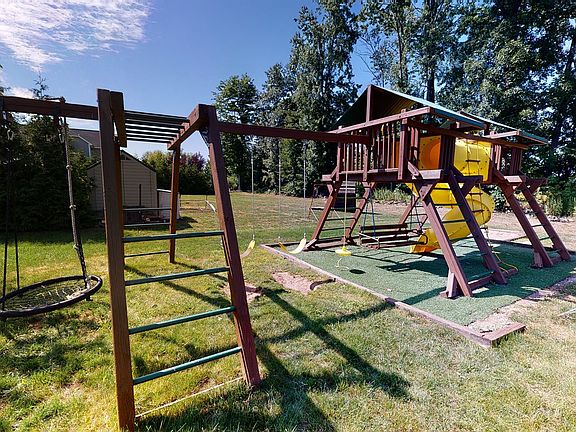 4th image of 252 Forest Glen Dr