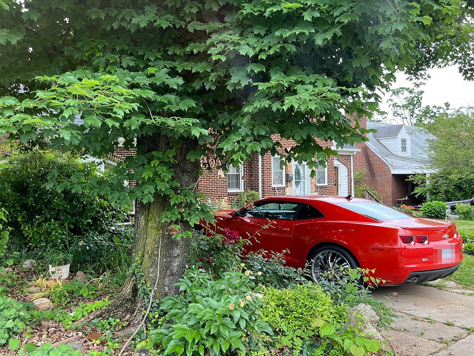 2nd image of 705 Mulberry Rd