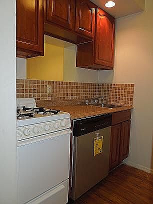 1st image of 425 Lincoln Pl APT 1L