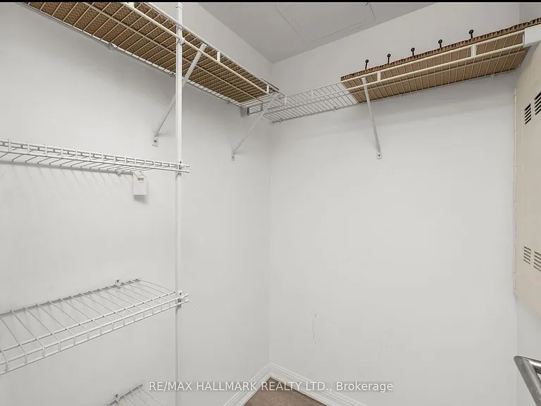 400 Adelaide St E #2202 — Photo 9