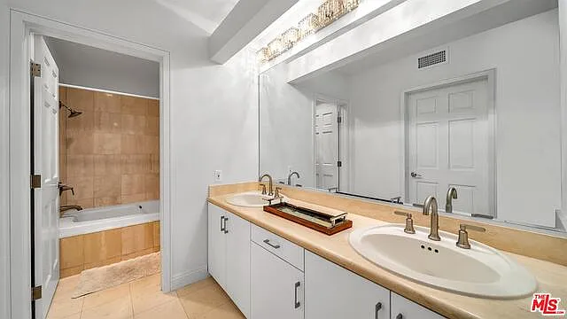 10724 Wilshire Blvd #809 — Photo 12