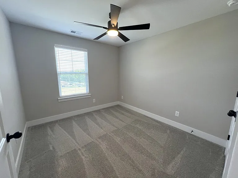 304 Lynwood Station Blvd — Photo 26