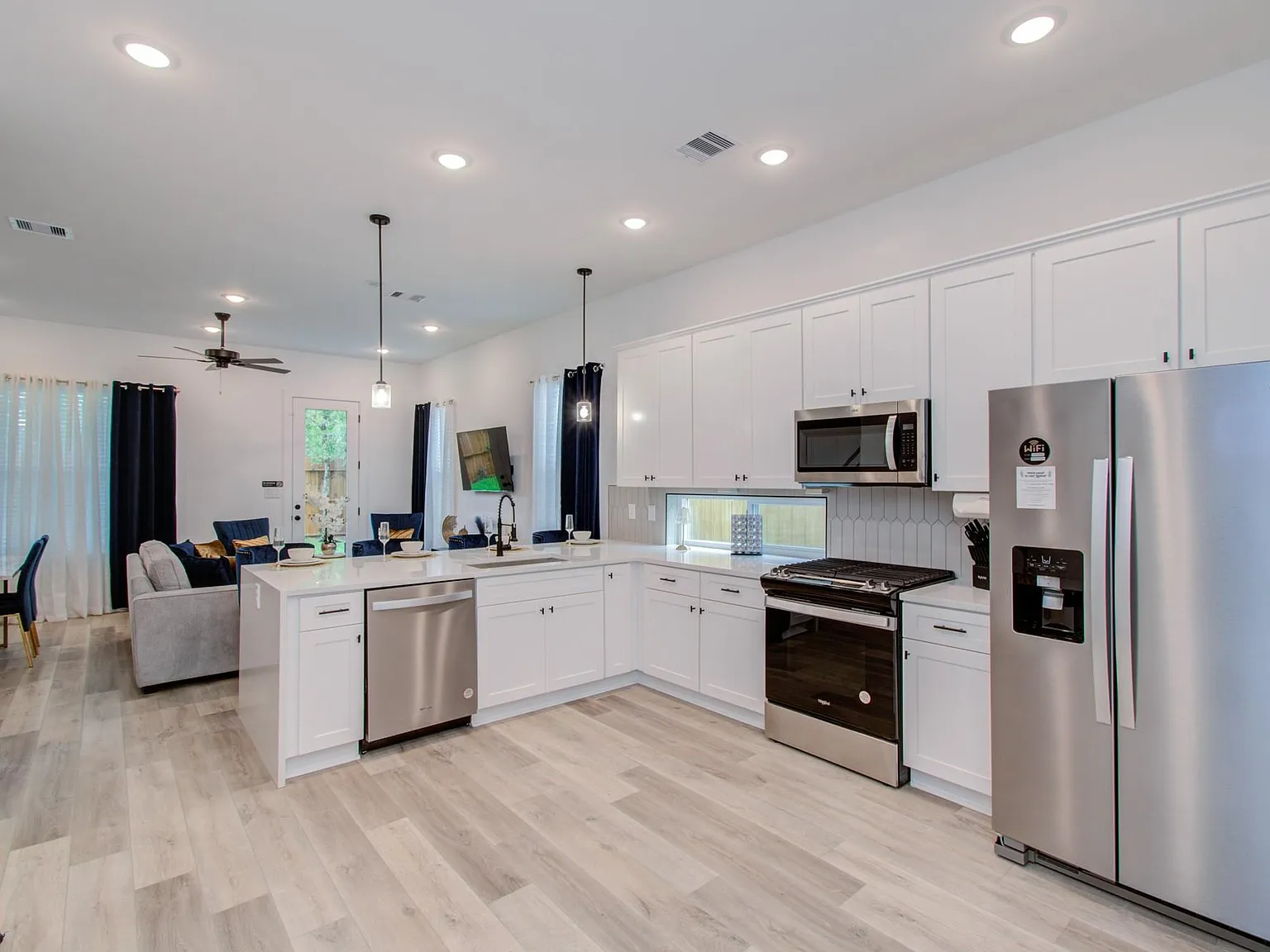 3 bed, 2.5 bath, 1580 sqft, $2,795 — Photo 3