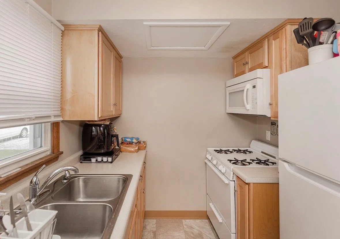 2 bed, 1690 sqft, $1,000 — Photo 3