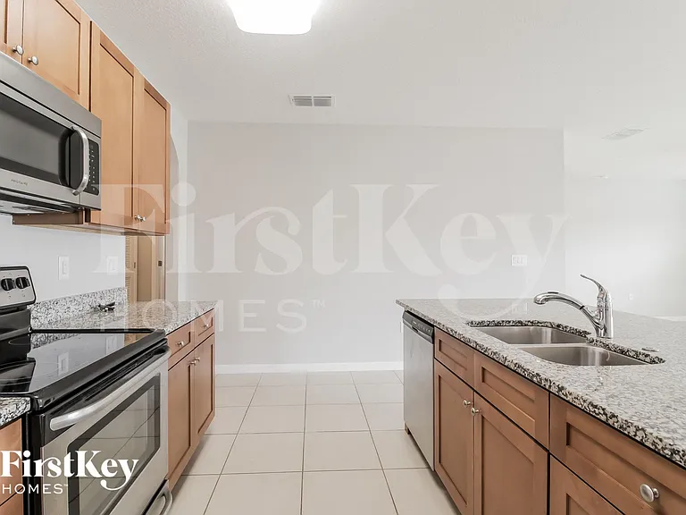 325 Aberdeen Dr — Photo 6