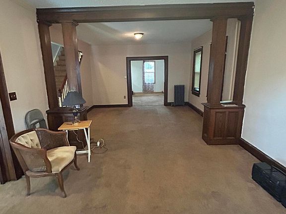 4th image of 1180 W Elm St