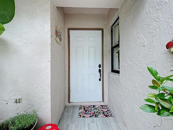 4th image of 5053 Pine Abbey Drive S