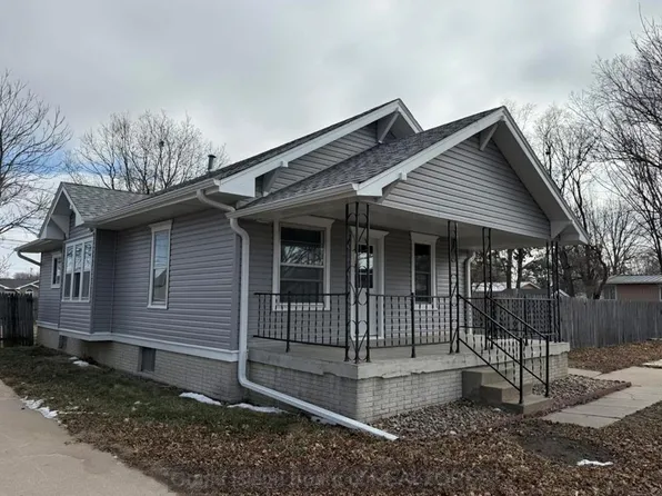 409 S Rhode Island Ave, Hastings, NE 68901